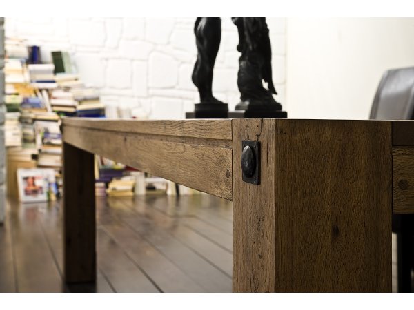 Jídelní stůl z masivu LEEDS tmavý dub bassano