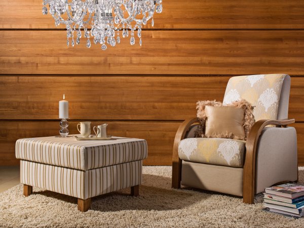 Křeslo s dřevěnými područkami KLASIK VIII