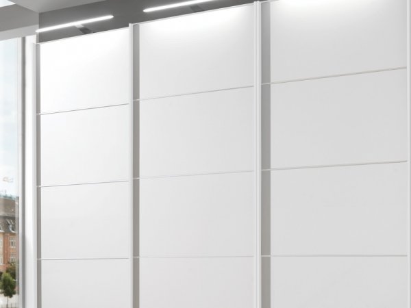 Rohová šatní skříň s posuvnými dveřmi WESTSIDE alpská bílá