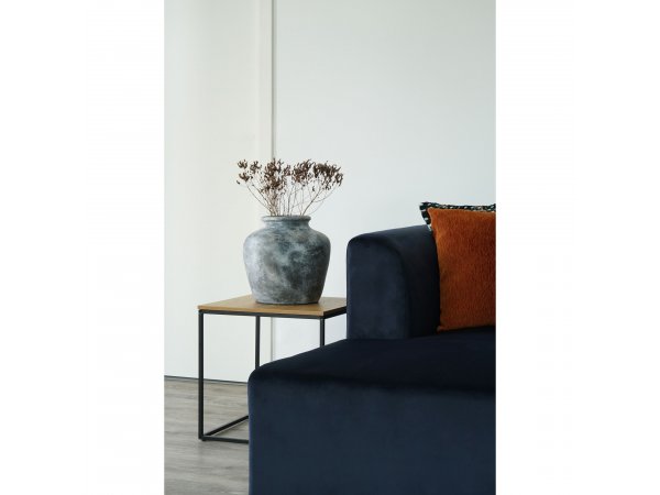 Odkládací stolek Vita, dubový dekor, černá kovová konstrukce, 45×45×45 cm – House Nordic