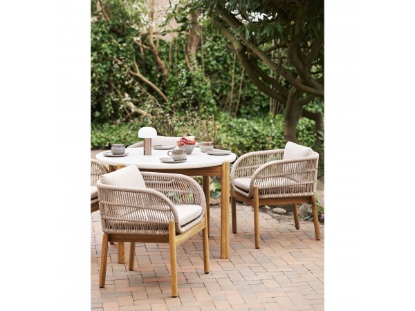 Zahradní set Terracina, 4 křesla a stolek, béžový plastový výplet a akáciové dřevo – House Nordic
