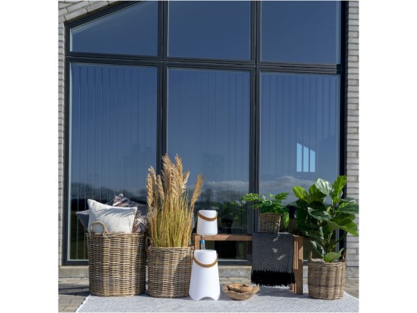 Stolní LED lampa Bristol s popruhem, bílá, 17×17×21 cm – House Nordic