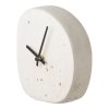 Stolní hodiny Linz, organický tvar, cement, bílá, tichý chod, 14×15 cm – House Nordic