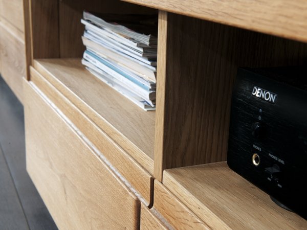 Dubový televizní stolek ATLANTA typ 25 dub přírodní