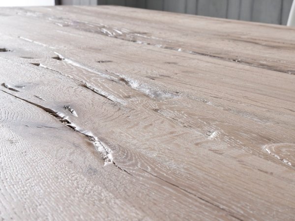 Jídelní stůl z masivu LEEDS dub sukatý