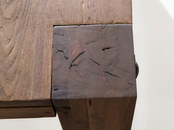 Jídelní stůl z masivu LEEDS dub sukatý