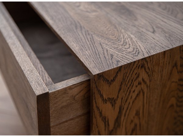 Noční stolek z masivu RIA dub kouřový