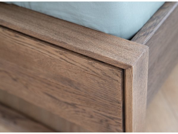 Postel z masivu RIA dub kouřový