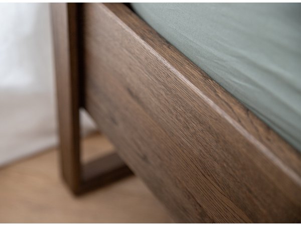 Postel z masivu RIA dub kouřový