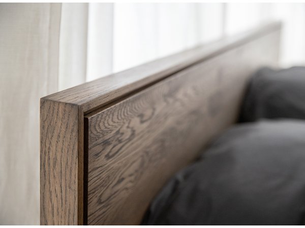 Postel z masivu RIA dub kouřový