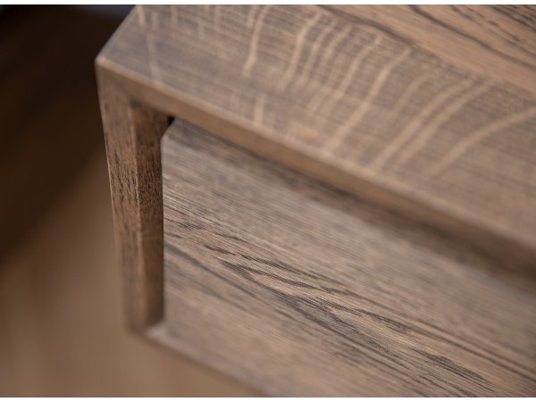 Noční stolek z masivu RIA dub kouřový