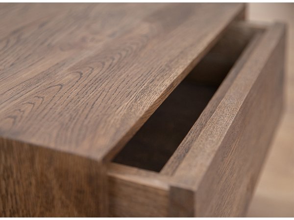 Noční stolek z masivu RIA dub kouřový