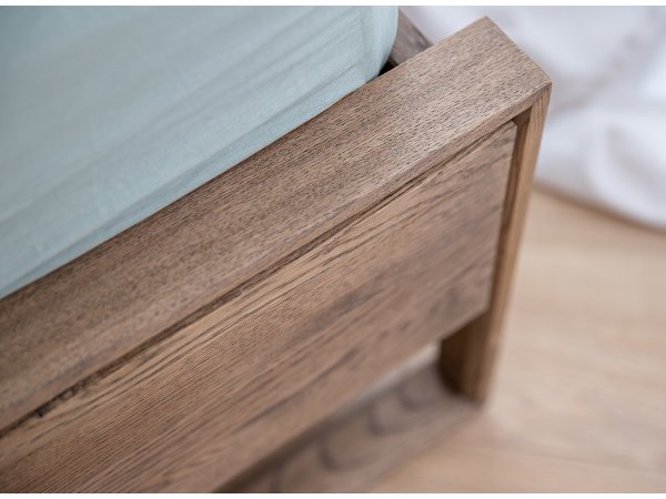 Postel z masivu RIA dub kouřový