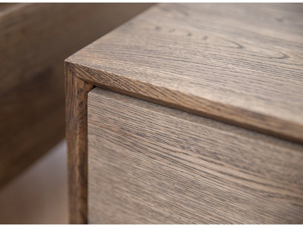 Noční stolek z masivu RIA dub kouřový