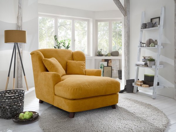 Longchair ve skandinávském stylu - prodloužené křeslo ASADO v hořčicové barvě