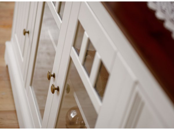 Komoda 4-dvéřová s vitrínou LUNO bílá/ořech