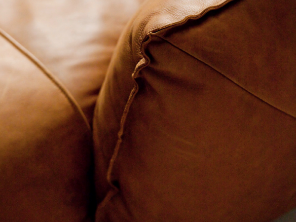 Moderní kožená pohovka BE CHILLED