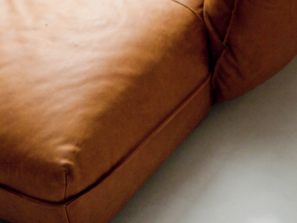 Moderní kožená pohovka BE CHILLED