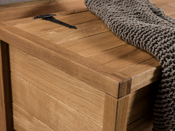 Truhla z dubového masivu BOX dub přírodní