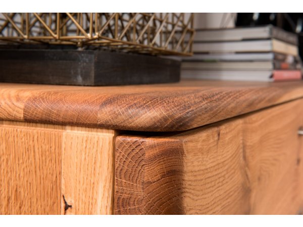 Dubová vitrína z masivu DALLAS dub olejovaný (pravá typ 11)