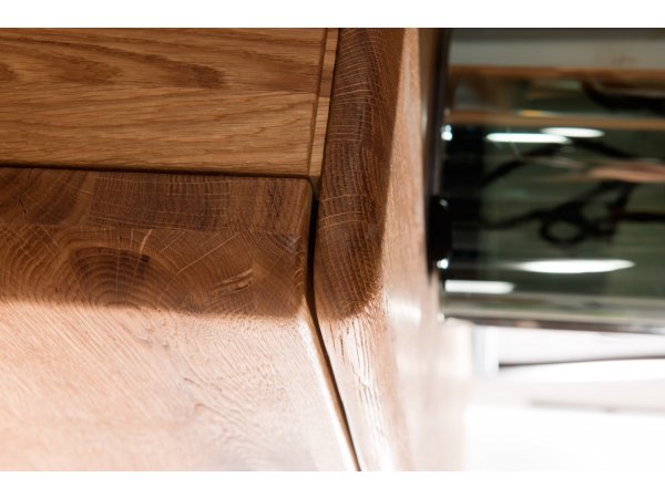 Dubová vitrína z masivu DALLAS dub olejovaný (pravá typ 11)