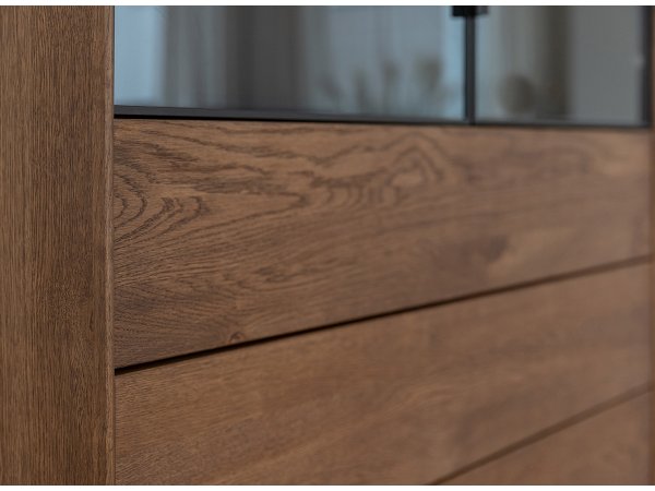 Dubová vitrína LOFT s proskleným čelem, tabák