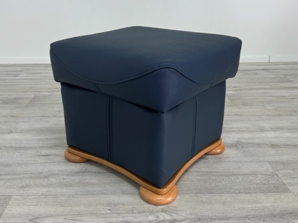 Kožený taburet 3 s úložným prostorem