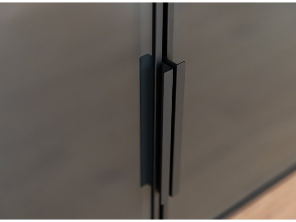 Dubová vitrína LOFT s proskleným čelem, tabák