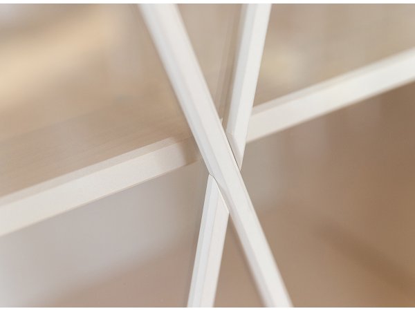 Komoda s vitrínou (typ 04) RONE borovice masiv bílá/tabák