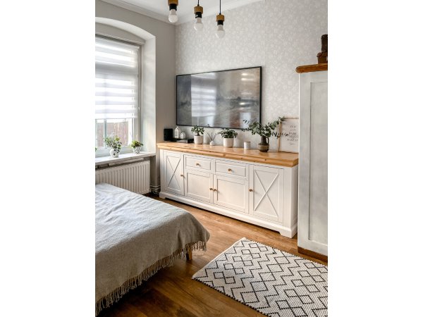 Komoda do obývacího pokoje (typ 05) RONE bílá/borovice