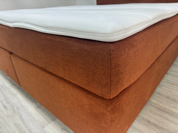 Čalouněná postel BEAST 160x200 včetně topperu, látka Campsbay Cognac