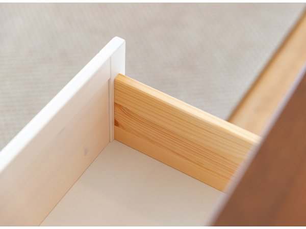 Komoda do obývacího pokoje (typ 42) RONE borovice masiv bílá/tabák