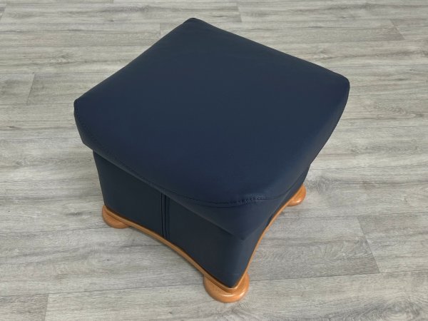 Kožený taburet 3 s úložným prostorem