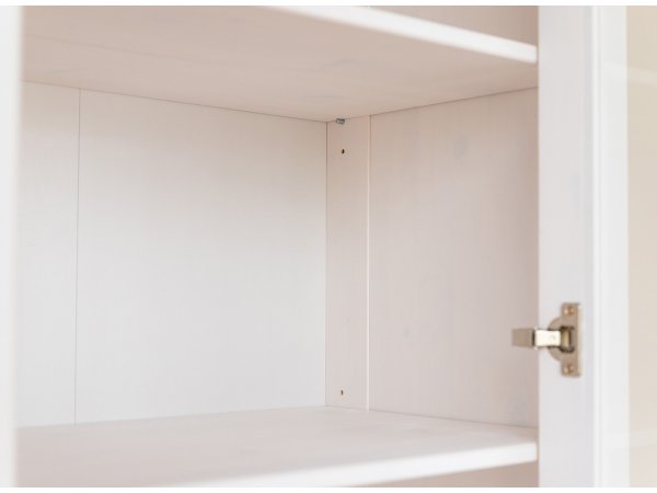 Komoda s vitrínou (typ 04) RONE borovice masiv bílá/tabák