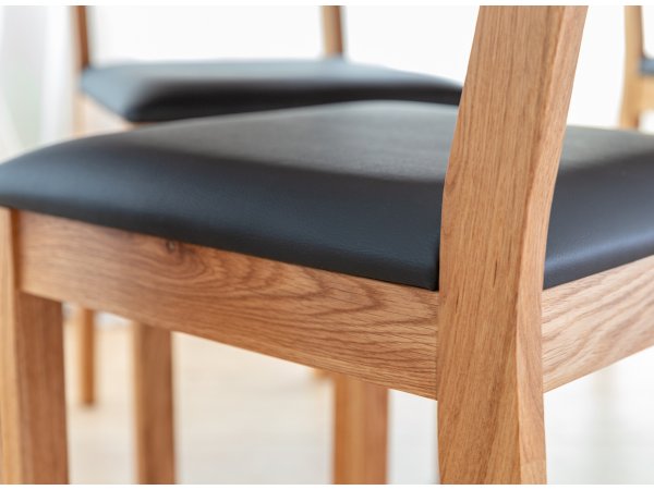 Dubová jídelní židle s černým sedákem RATO