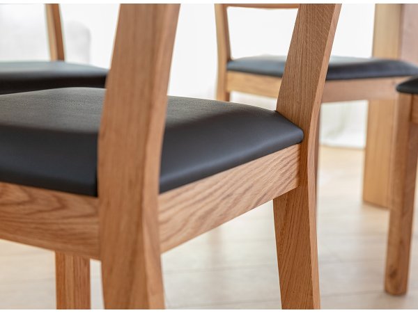 Dubová jídelní židle s černým sedákem RATO