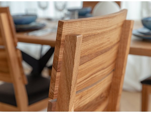 Dubová jídelní židle s hnědým sedákem ERTO