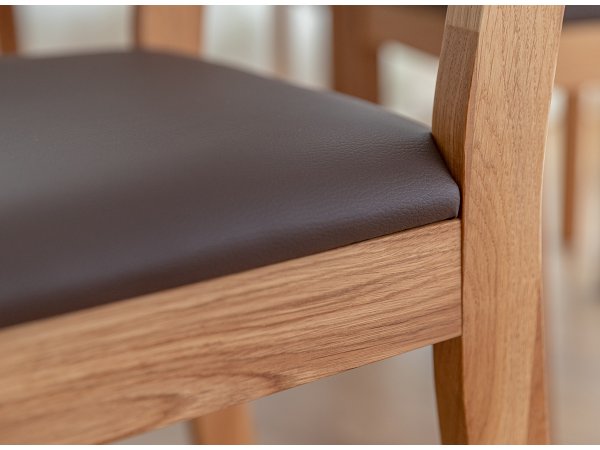 Dubová jídelní židle s hnědým sedákem RATO
