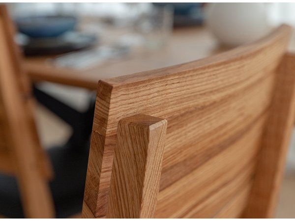 Dubová jídelní židle s hnědým sedákem ERTO