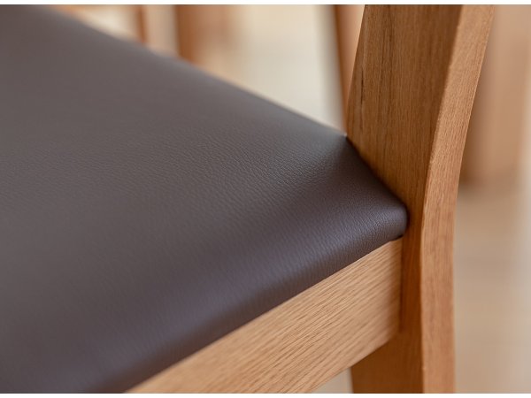 Dubová jídelní židle s hnědým sedákem RATO