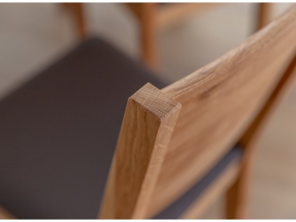 Dubová jídelní židle s hnědým sedákem RATO