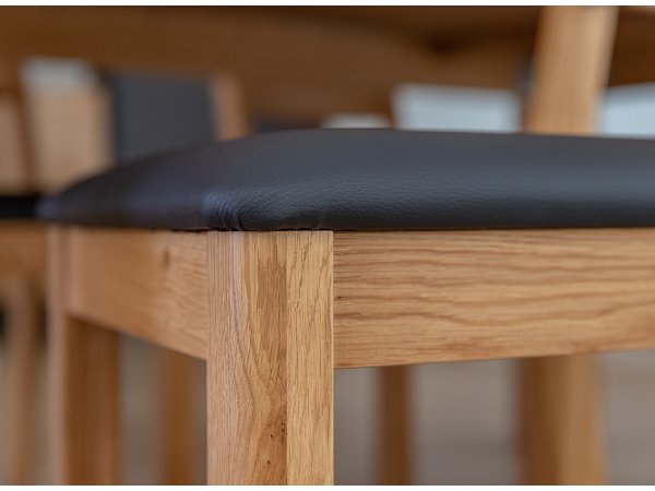 Dubová jídelní židle s černým sedákem RATO