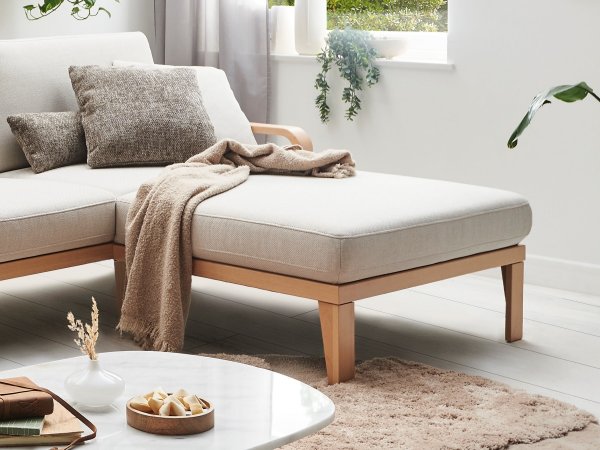 Rohová sedací souprava s dřevěnými područkami KOLDING