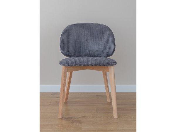 Šedá čalouněná židle s dřevěnými nohami CORA