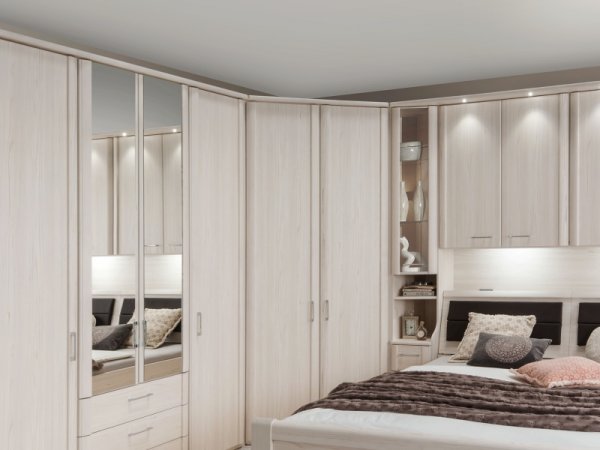 Moderní ložnice s nástavbou nad postelí LUXOR polární modřín