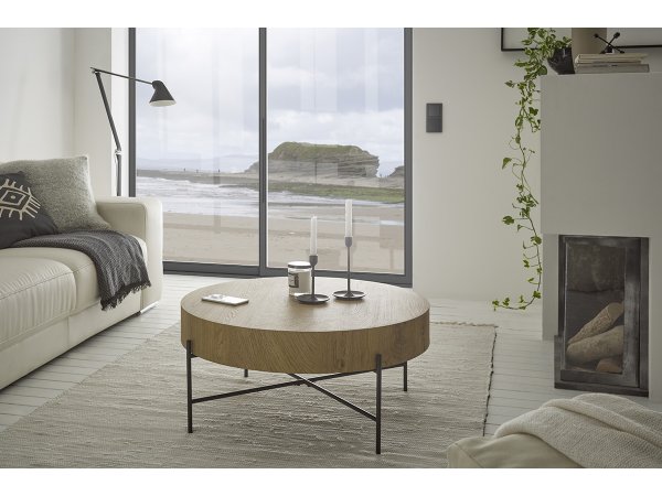 Kulatý konferenční stolek z masivu MANACOR, dekor dub