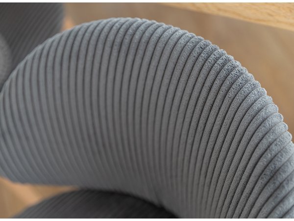 Šedá čalouněná židle s dřevěnými nohami CORA