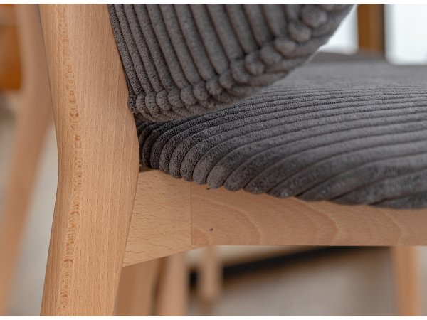 Šedá čalouněná židle s dřevěnými nohami CORA