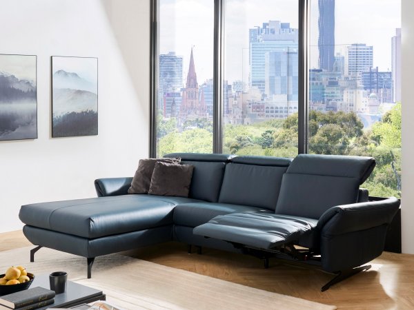 Kožená rohová sedací souprava TRAPANI s motorovou funkcí TV