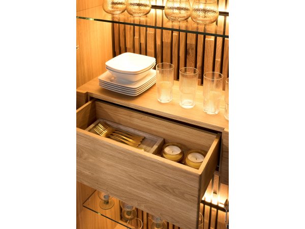 Dubová komoda s vitrínou včetně osvětlení TRAMONTO typ 47